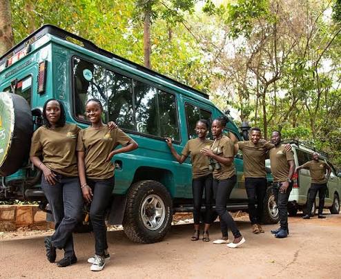 Safari guide assisting travelers